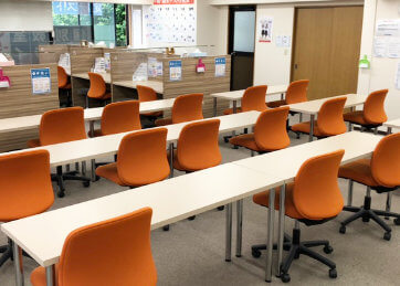 個別教室のトライ小幡駅前校の自習スペース